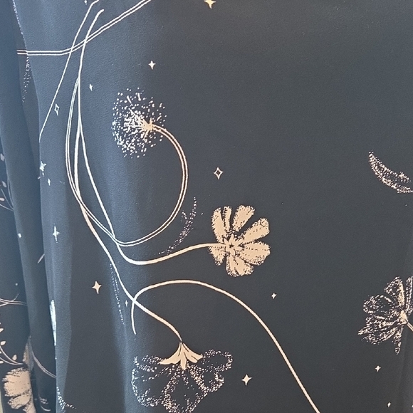 Kaari Blue Curvy Brand Black Blouse With White Floral Long Sleeves Women's 1X - Picture 4 of 10